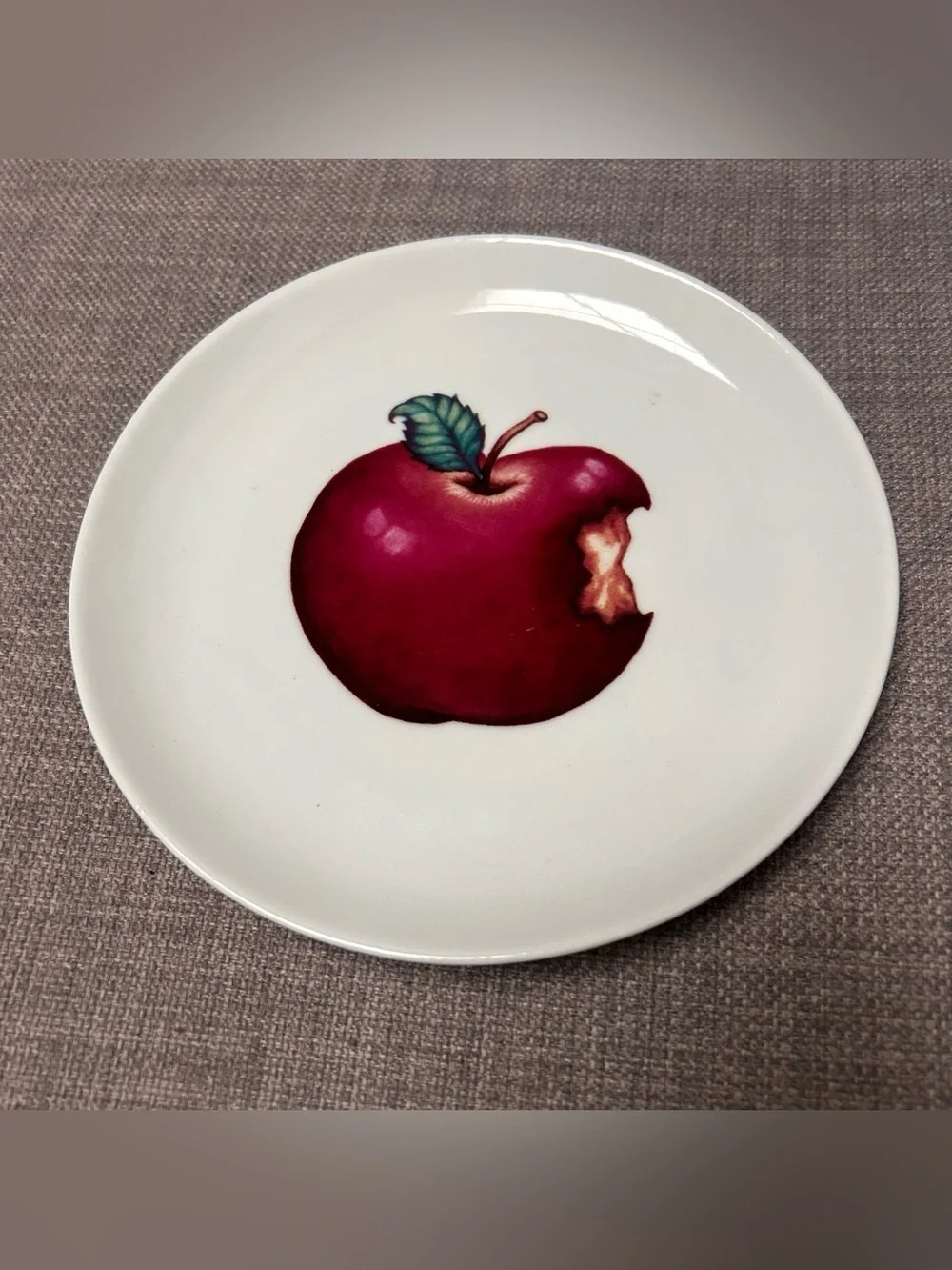 Vtg 1996 4-pcs HOUSE OF LLOYD Disappearing Apple Plate Coll. #0615265